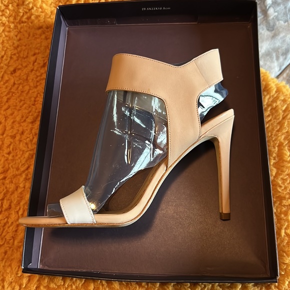 NWT Enzo Angiolini two-tone heel. - Picture 7 of 8